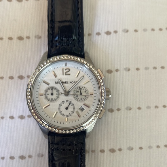 Michael Kors Watch Leather Strap. ⌚️ - Picture 2 of 9